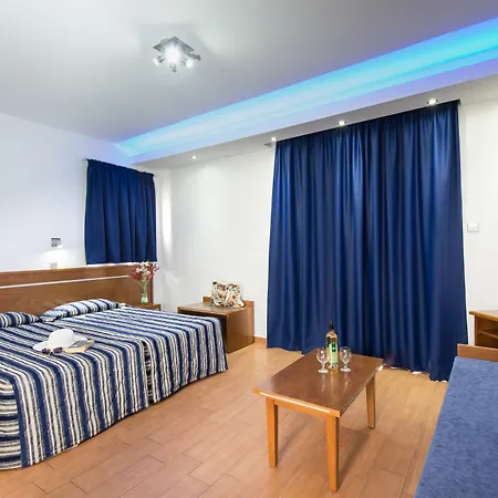 Hotel apartamentowy Loutsiana Deluxe Apts Ajia Napa