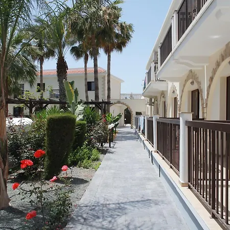 Hotel apartamentowy Loutsiana Deluxe Apts Ajia Napa